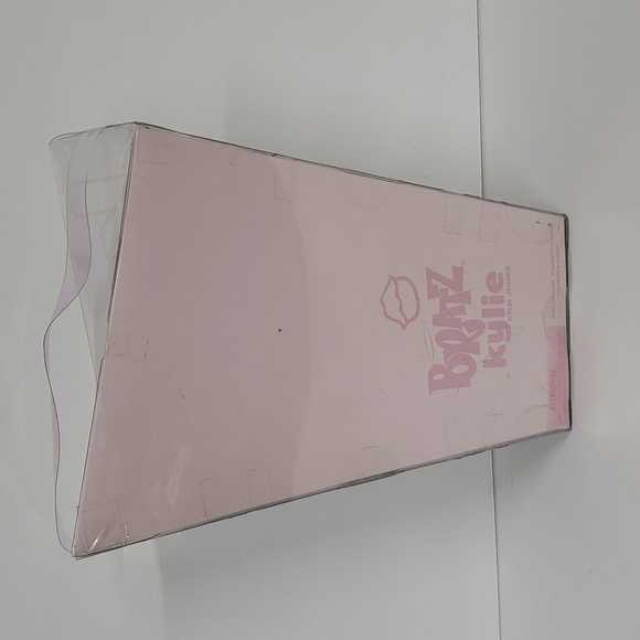 Bratz 2023 Celebrity Kylie Jenner Night Time Designer Edition - Picture 2 of 12